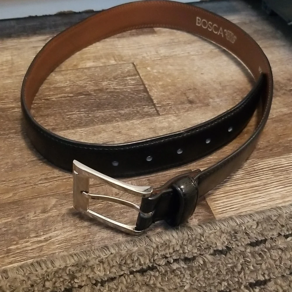 Bosca black leather belt size 32, unisex